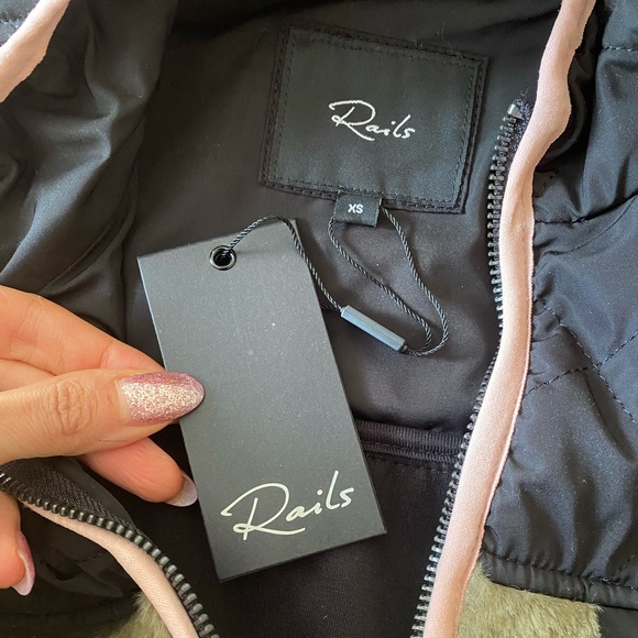 RAILS Wesley Front Zip Camo Fleece Quilted Jacket NEW Size XS Faux Fur - Picture 4 of 16